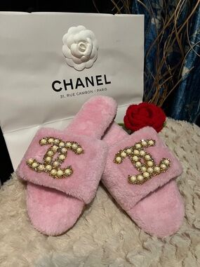 nwt Pink Pearl Slippers